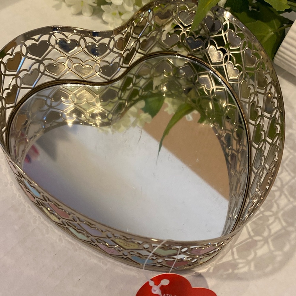 “Sweethearts” BBW Heart Shaped Mirror Body Care Trays-2  & Lip Oils Bundle - Picture 3 of 12